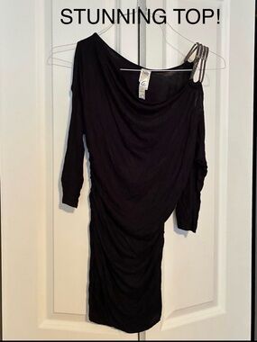 🌟Gracie Black Open Shoulder Ruched Shirt•w Embellished Strap•Sz S